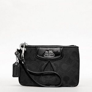Coach wristlet ✨